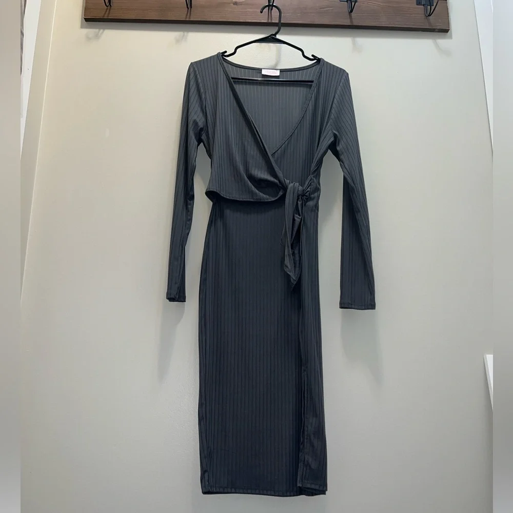 Pink Lily Ribbed Midi Grey Dress - Picture 10 of 12